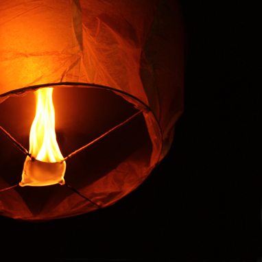 10 Lanterne Volanti Cinesi Mini Mongolfiere Bianco e Colori Misti